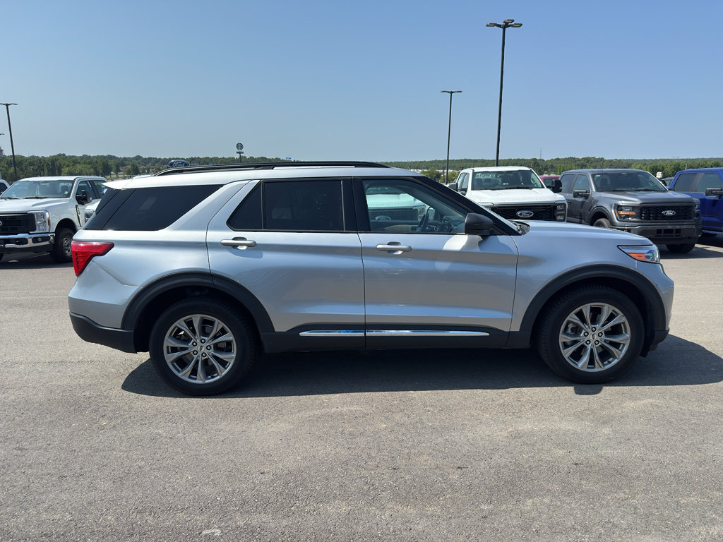 Certified 2022 Ford Explorer XLT w/ Equipment Group 202A AWD/4WD image 4