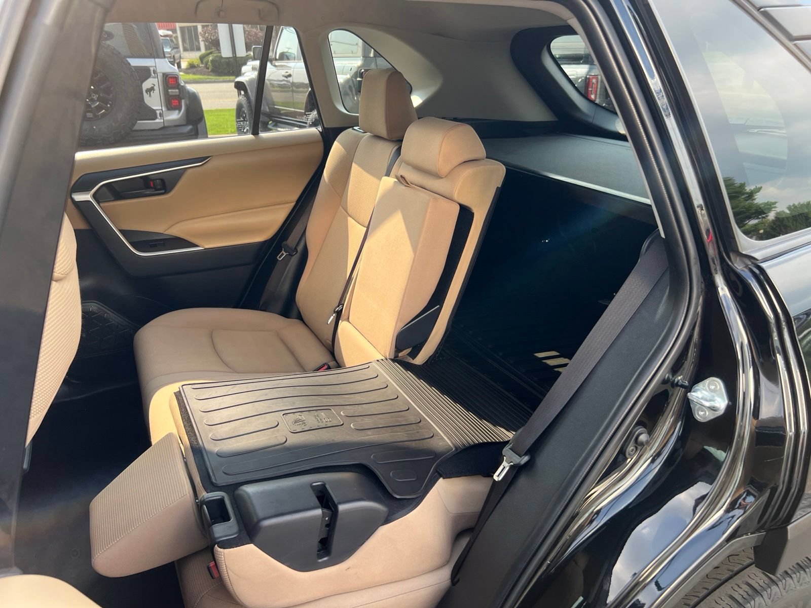 Used 2019 Toyota RAV4 LE w/ All Weather Liner Package AWD/4WD image 41