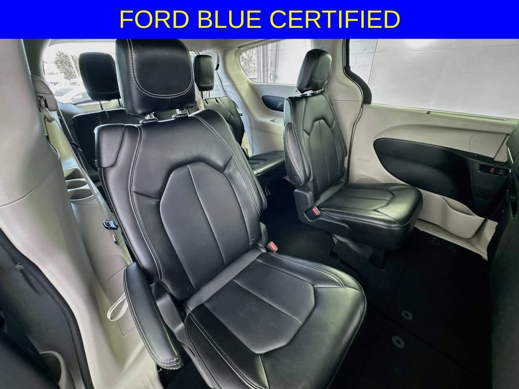 Used 2024 Chrysler Pacifica Touring-L FWD image 30