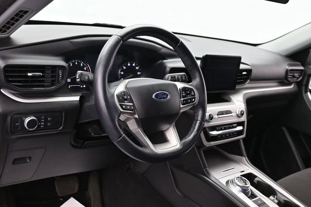 Certified 2021 Ford Explorer XLT RWD image 16