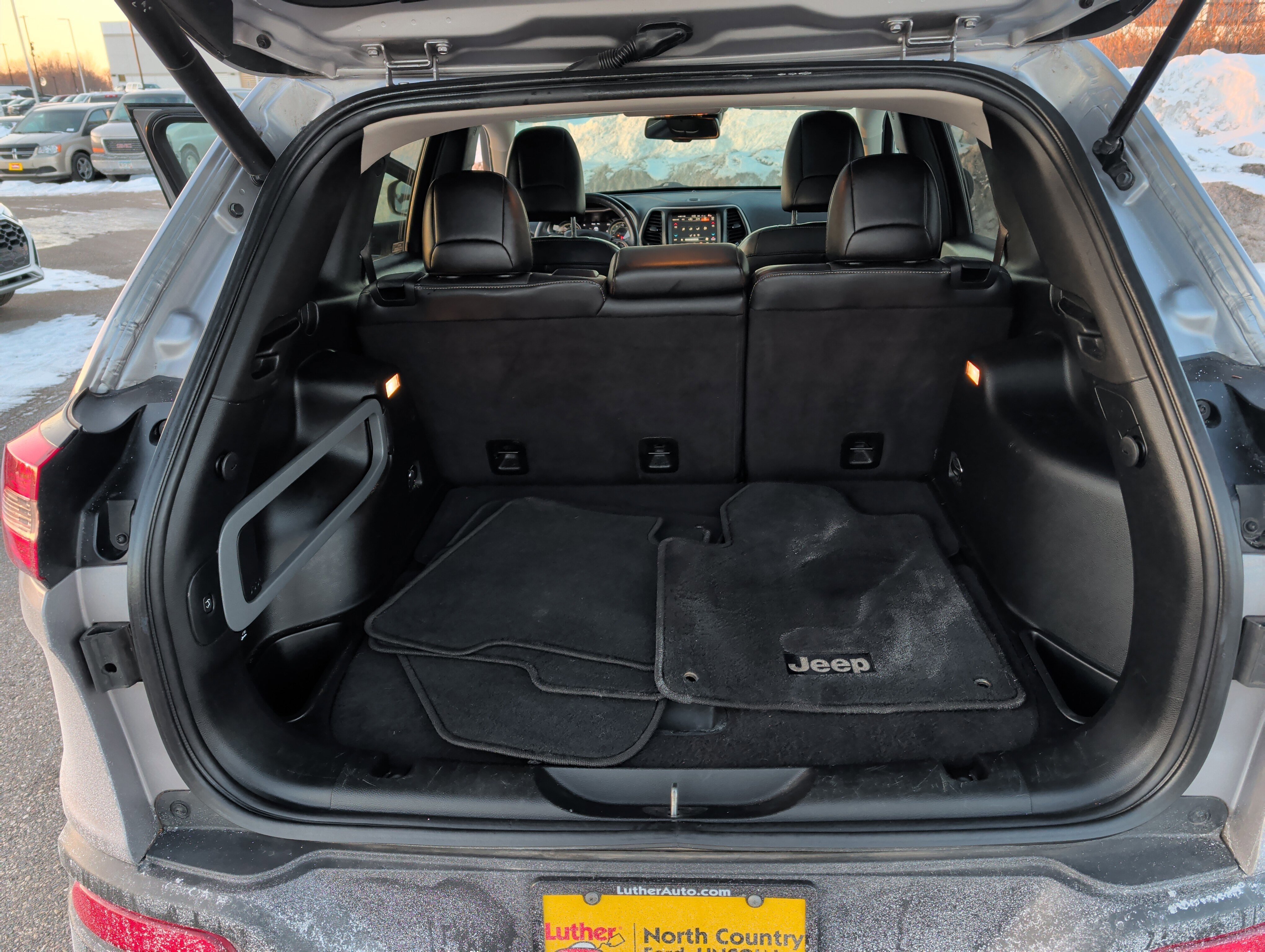 Used 2017 Jeep Cherokee Limited w/ Luxury Group image 18