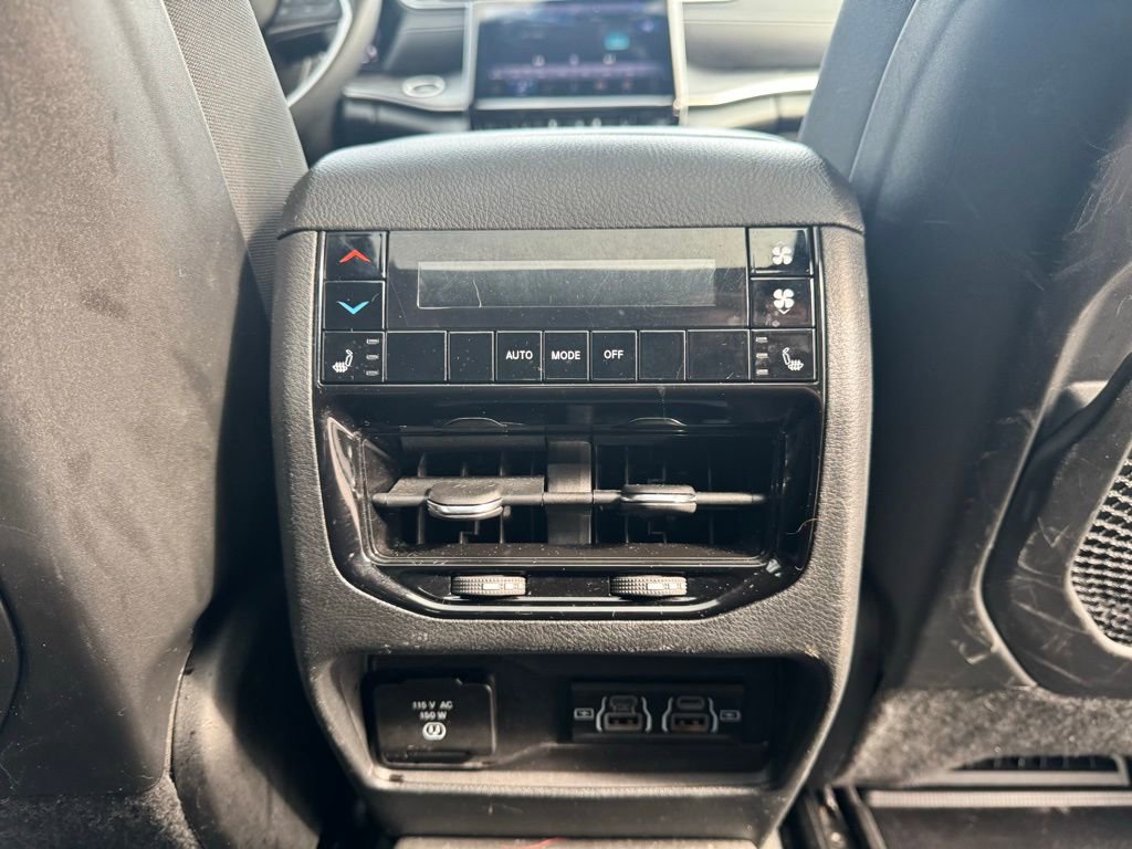 Used 2024 Jeep Grand Cherokee L Limited w/ Luxury Tech Group II image 38