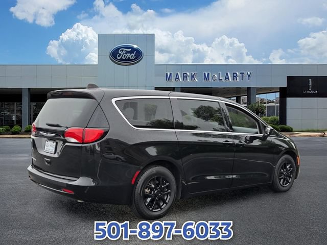 Used 2022 Chrysler Voyager LX FWD image 5