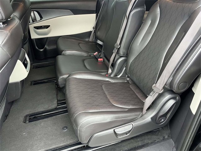 Used 2024 Kia Carnival LX image 26