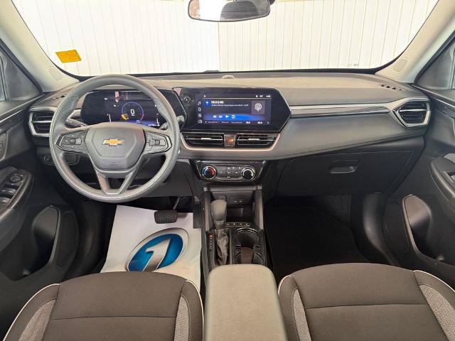 Used 2025 Chevrolet TrailBlazer LT FWD image 3