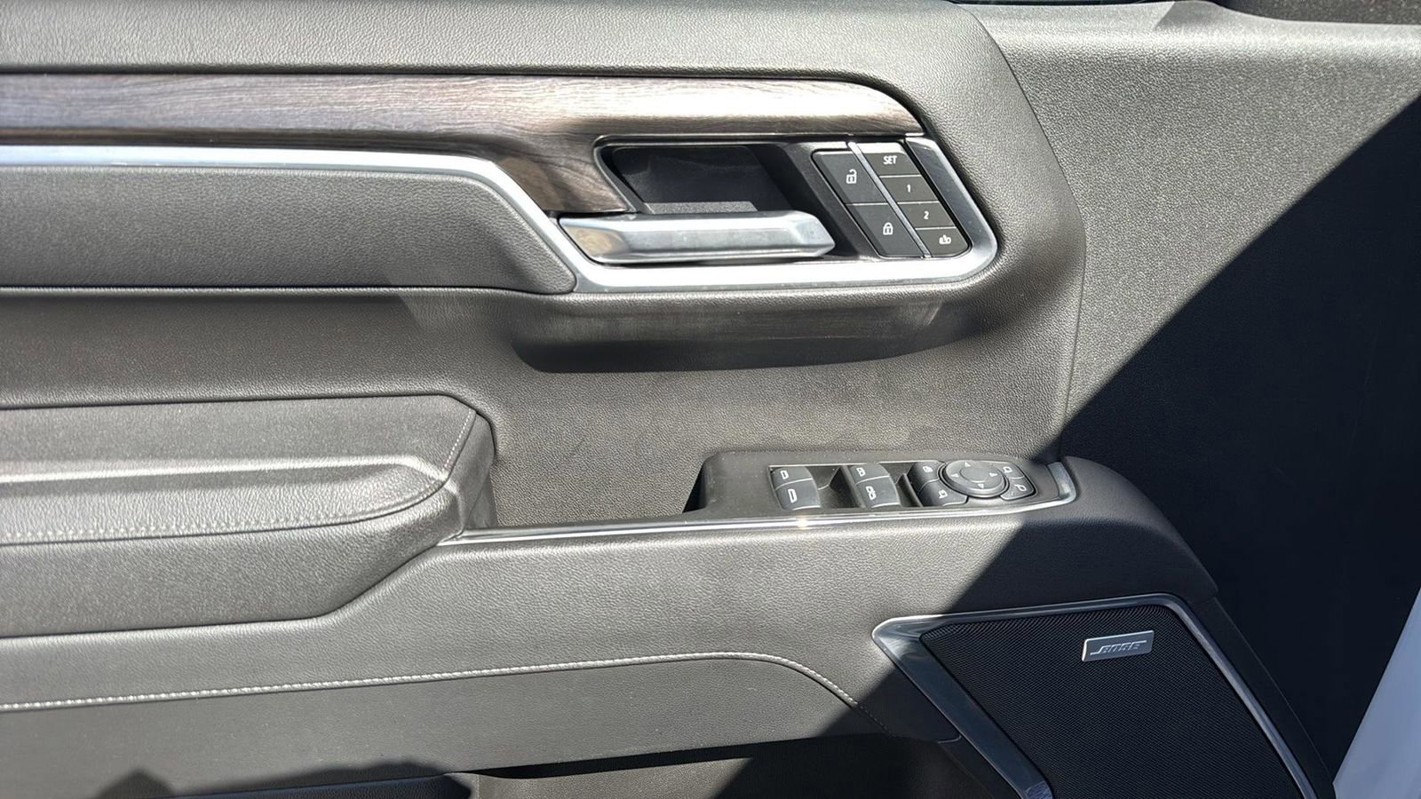 Used 2025 Chevrolet Silverado 1500 LTZ image 12