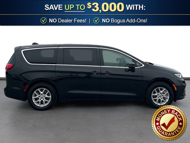Used 2023 Chrysler Pacifica Touring-L FWD image 8