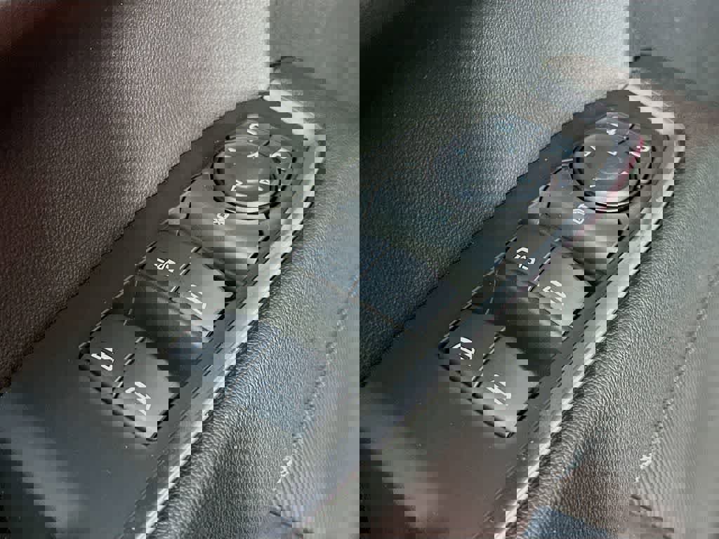 Used 2025 Chevrolet Silverado 1500 LT image 30