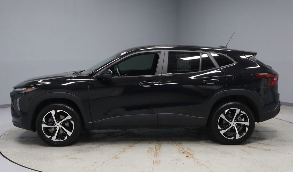 Used 2024 Chevrolet Trax RS w/ Driver Confidence Package image 2