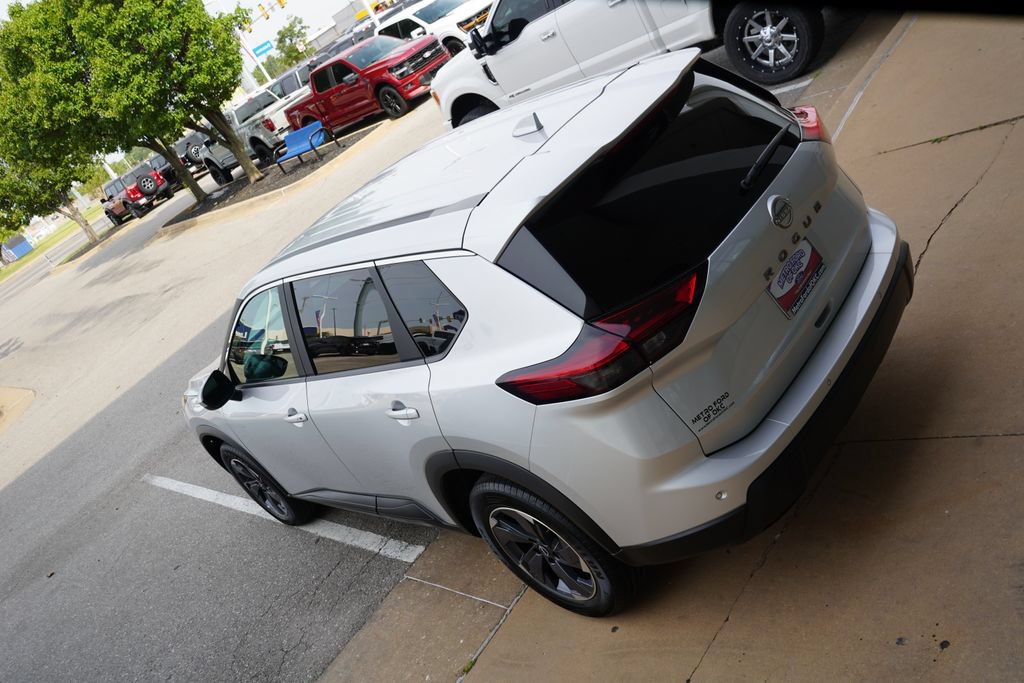 Used 2025 Nissan Rogue SV FWD image 10