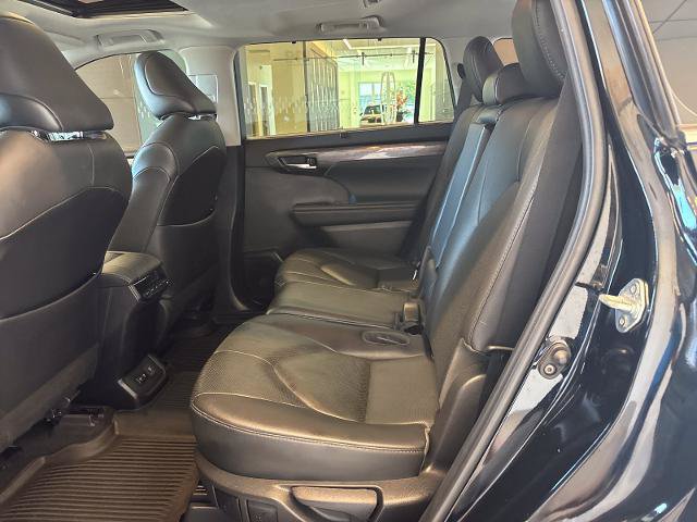 Used 2021 Toyota Highlander Limited AWD/4WD image 11
