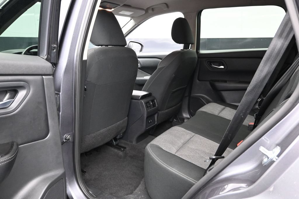 Used 2025 Nissan Rogue SV AWD/4WD image 15