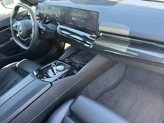 Used 2024 BMW 530i xDrive AWD/4WD image 10