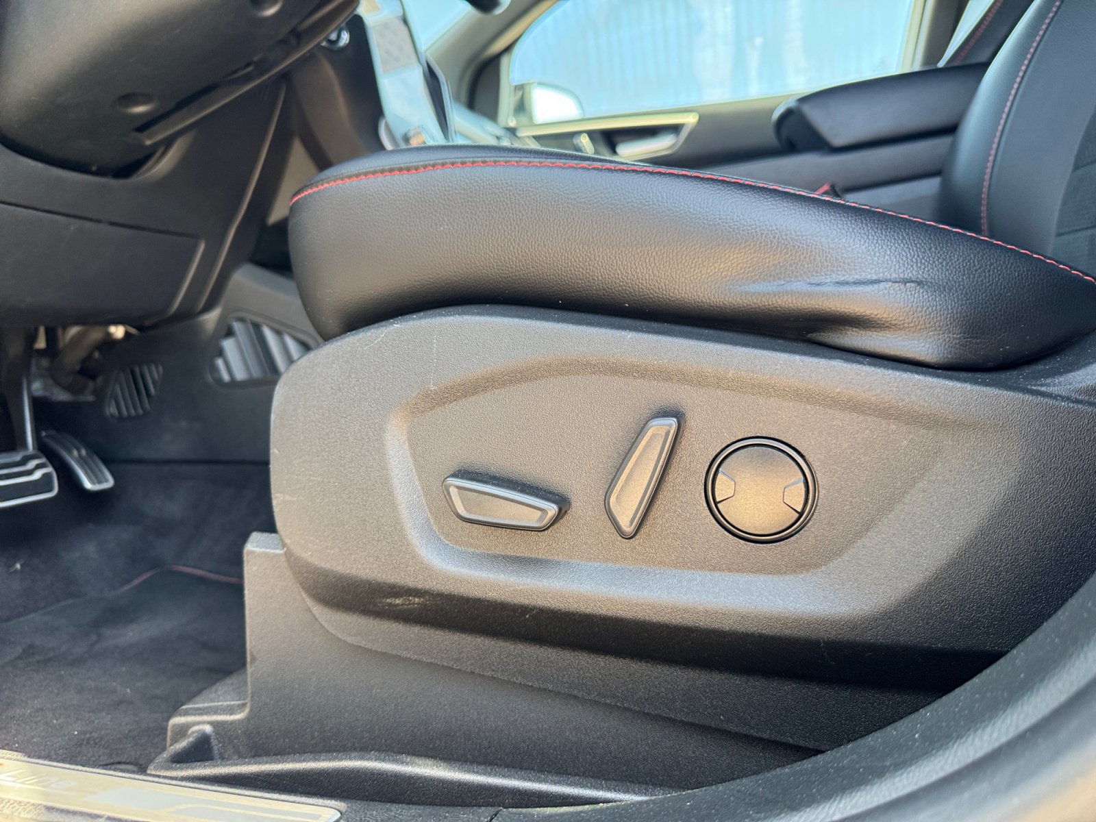 Certified 2024 Ford Edge ST-Line AWD/4WD image 19