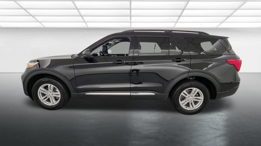 Certified 2024 Ford Explorer XLT w/ Equipment Group 202A AWD/4WD image 5