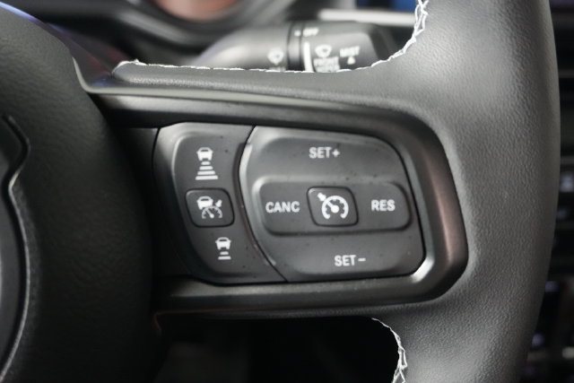 Used 2025 Jeep Wrangler Sport AWD/4WD image 16