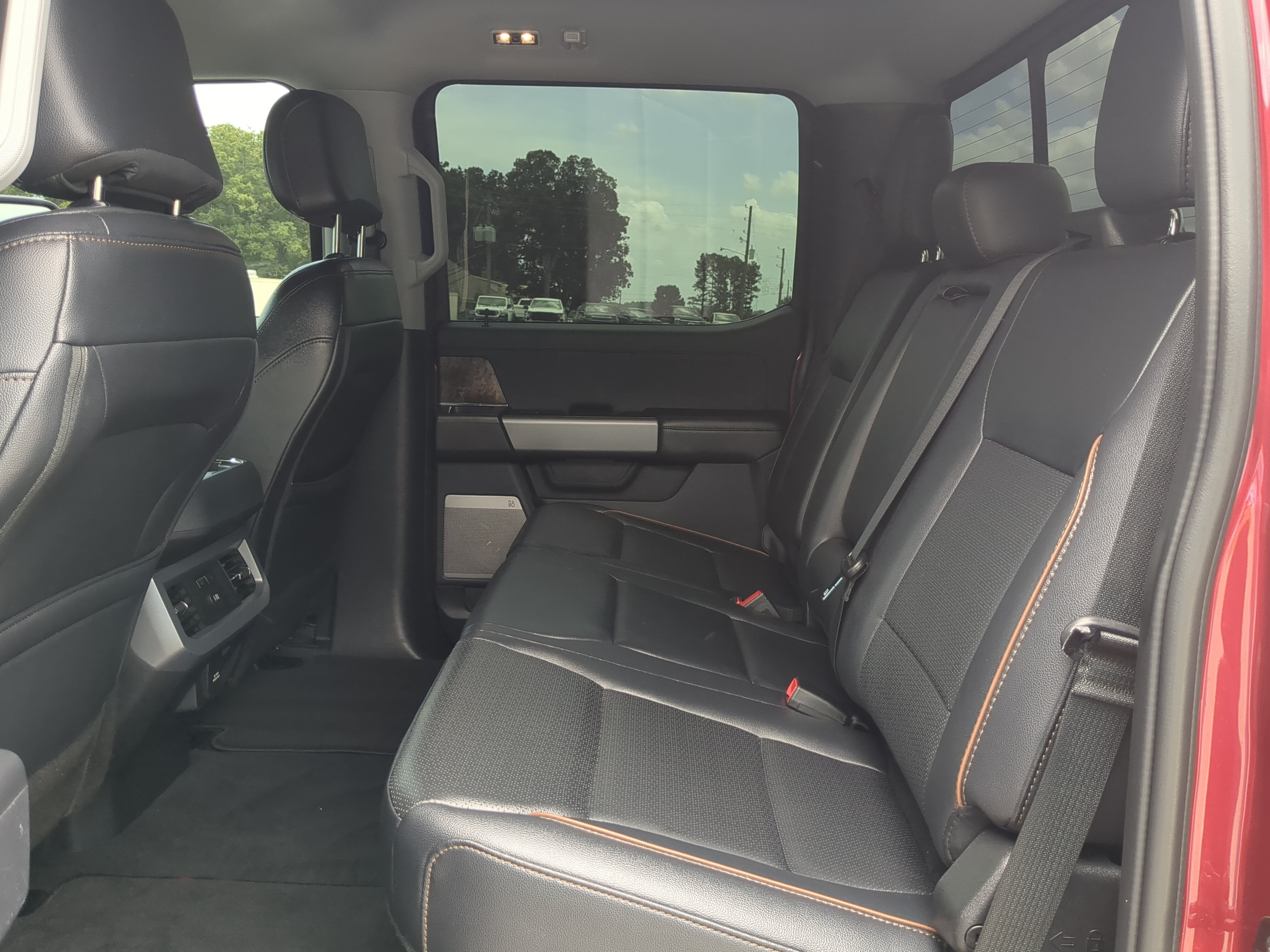 Certified 2025 Ford F250 Lariat w/ Lariat Ultimate Package AWD/4WD image 12