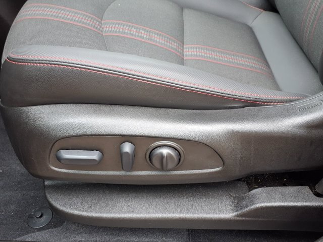 Used 2022 Chevrolet Equinox RS w/ LPO, Floor Liner Package FWD image 5