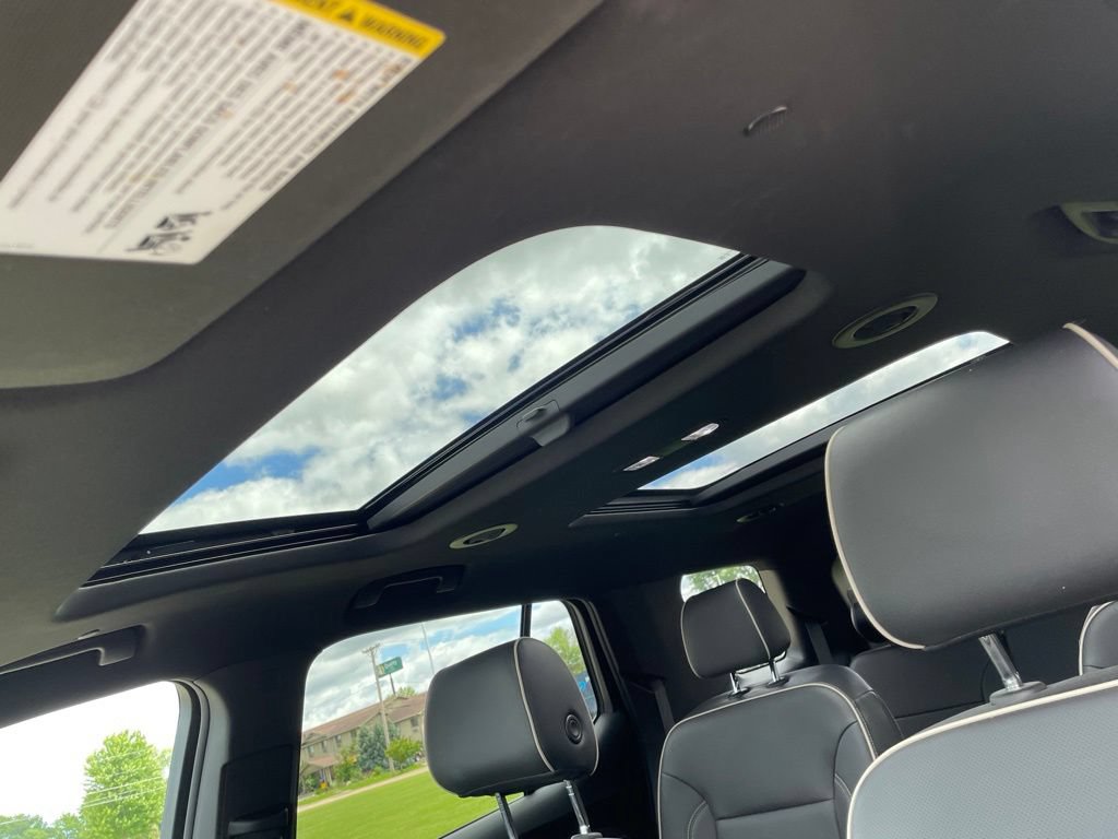 Used 2023 Chevrolet Traverse Premier w/ LPO, Floor Liner Package AWD/4WD image 10