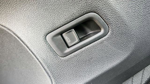 Used 2025 Volkswagen Atlas Peak Edition SE image 24