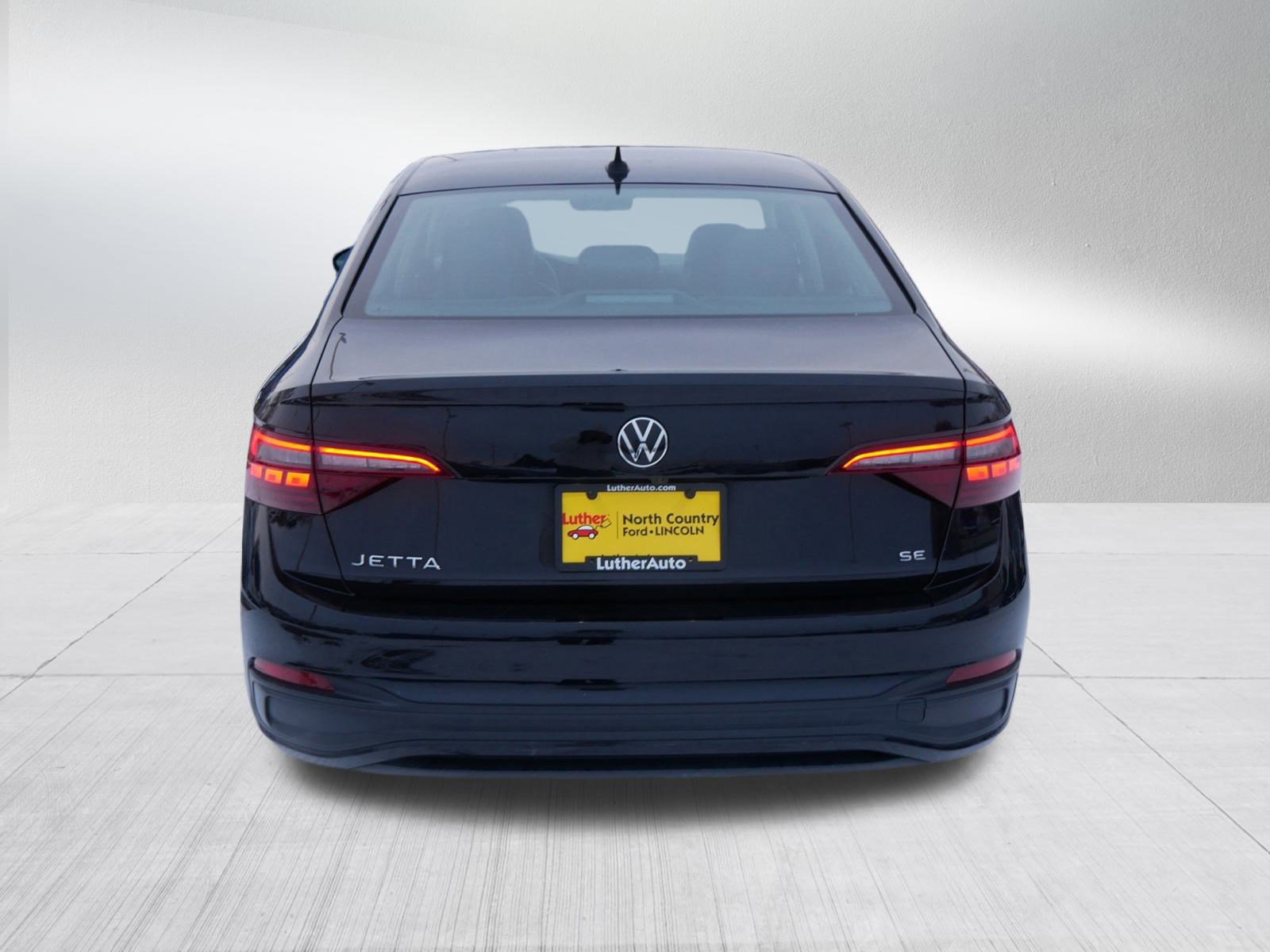 Used 2024 Volkswagen Jetta SE image 6