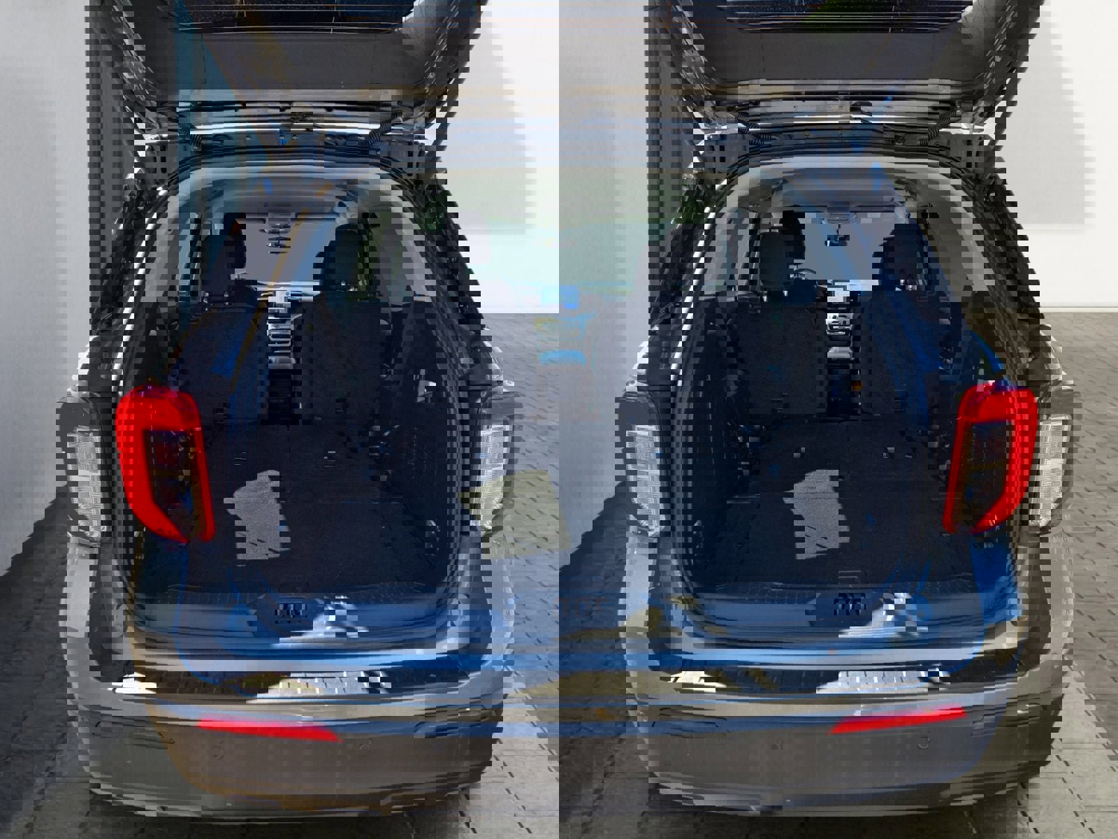 Certified 2024 Ford Explorer XLT image 25