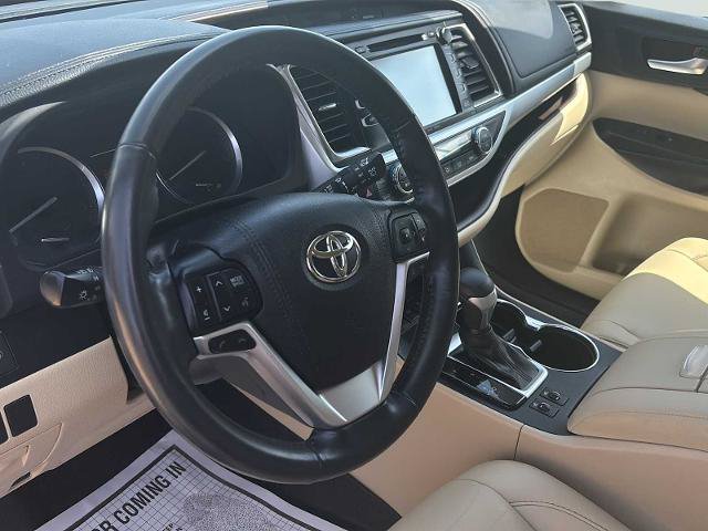 Used 2019 Toyota Highlander XLE AWD/4WD image 21