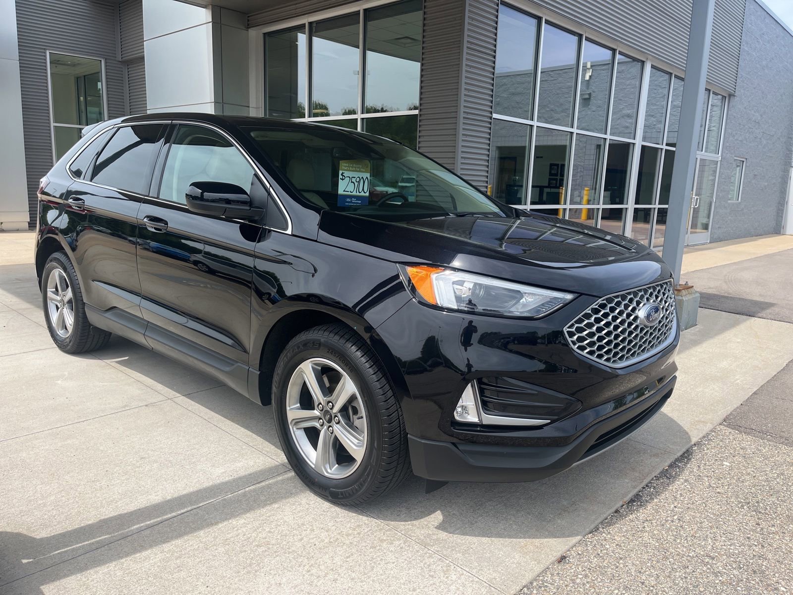 Certified 2023 Ford Edge SEL w/ Convenience Package AWD/4WD image 8