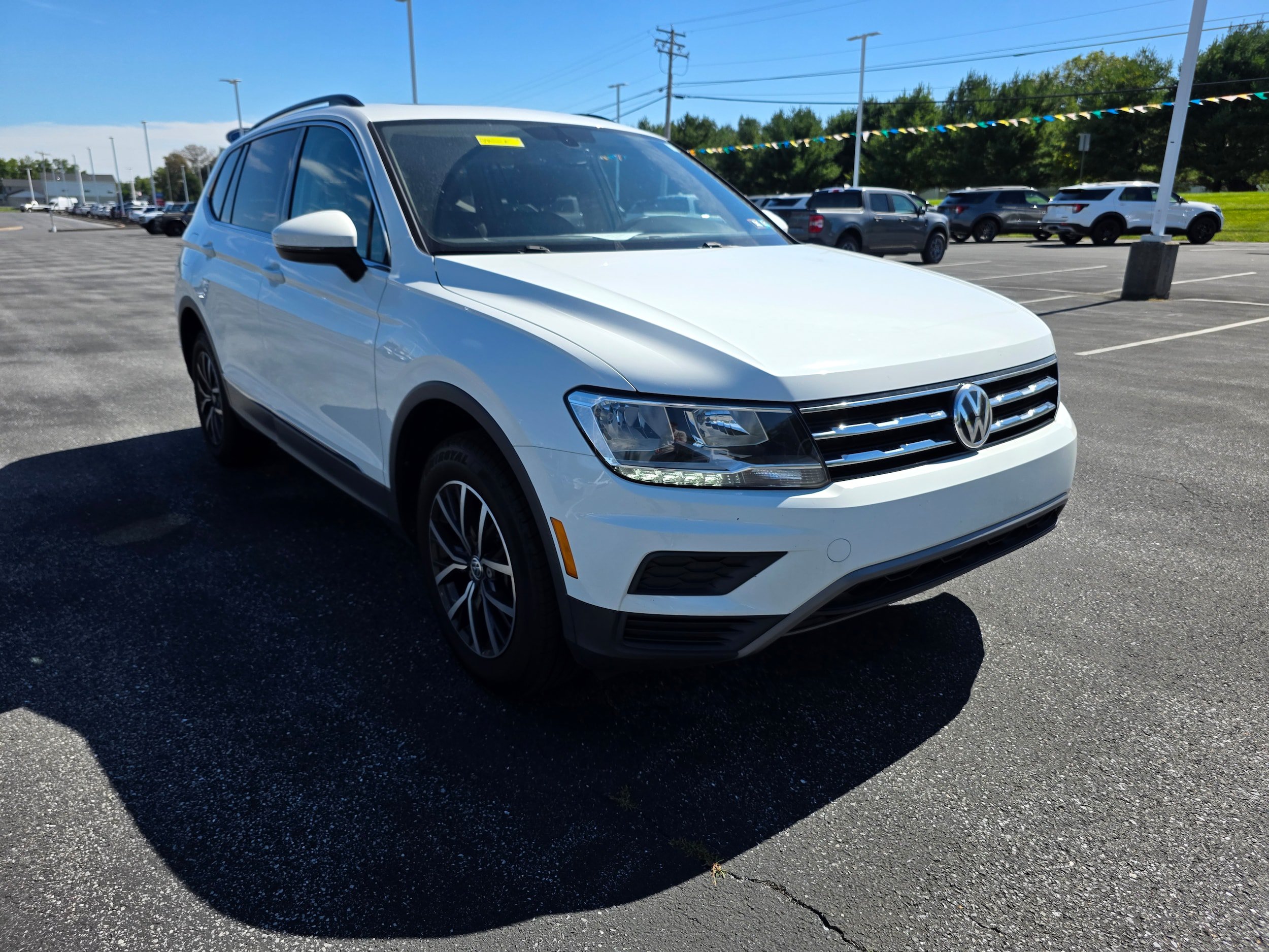 Used 2020 Volkswagen Tiguan SE w/ Panoramic Sunroof Package AWD/4WD image 7