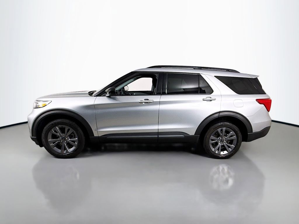 Certified 2023 Ford Explorer XLT w/ Equipment Group 202A AWD/4WD image 8
