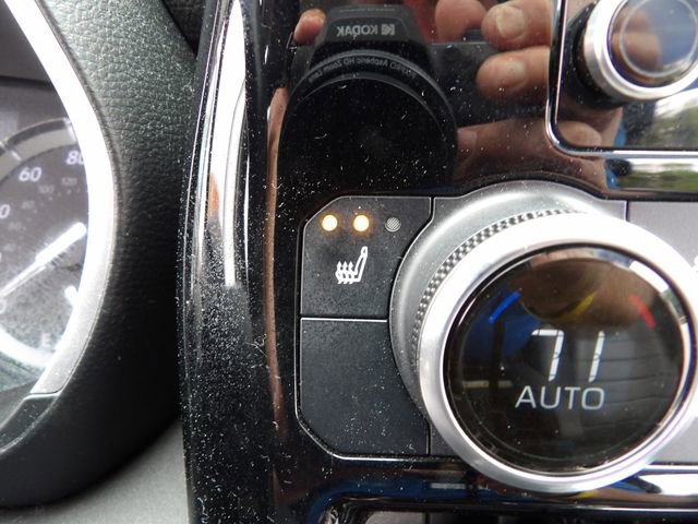 Used 2021 Toyota Highlander XLE AWD/4WD image 19