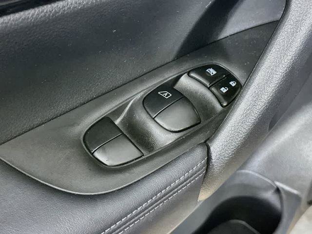 Used 2019 Nissan Rogue SV FWD image 29