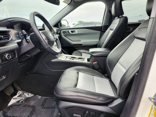 Certified 2023 Ford Explorer XLT w/ Equipment Group 202A AWD/4WD image 19