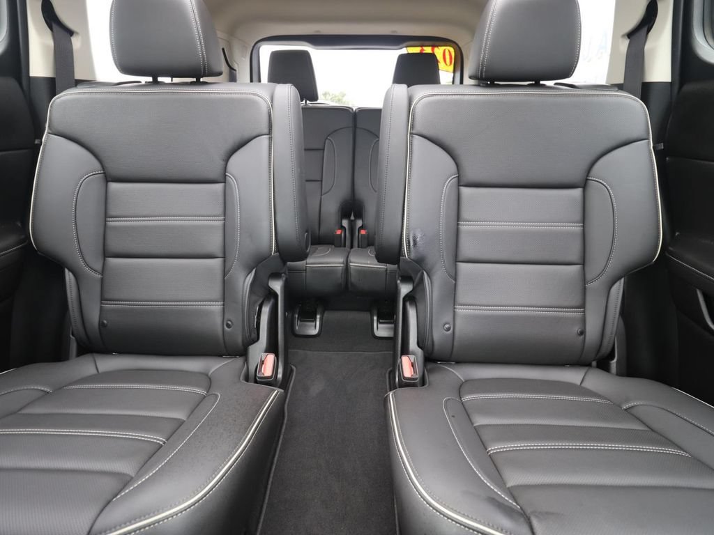 Used 2023 GMC Acadia Denali w/ Denali Ultimate Package FWD image 12