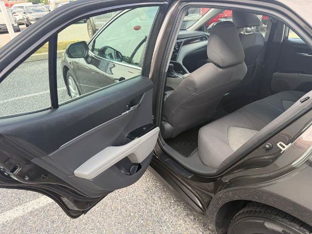 Used 2020 Toyota Camry LE FWD image 11
