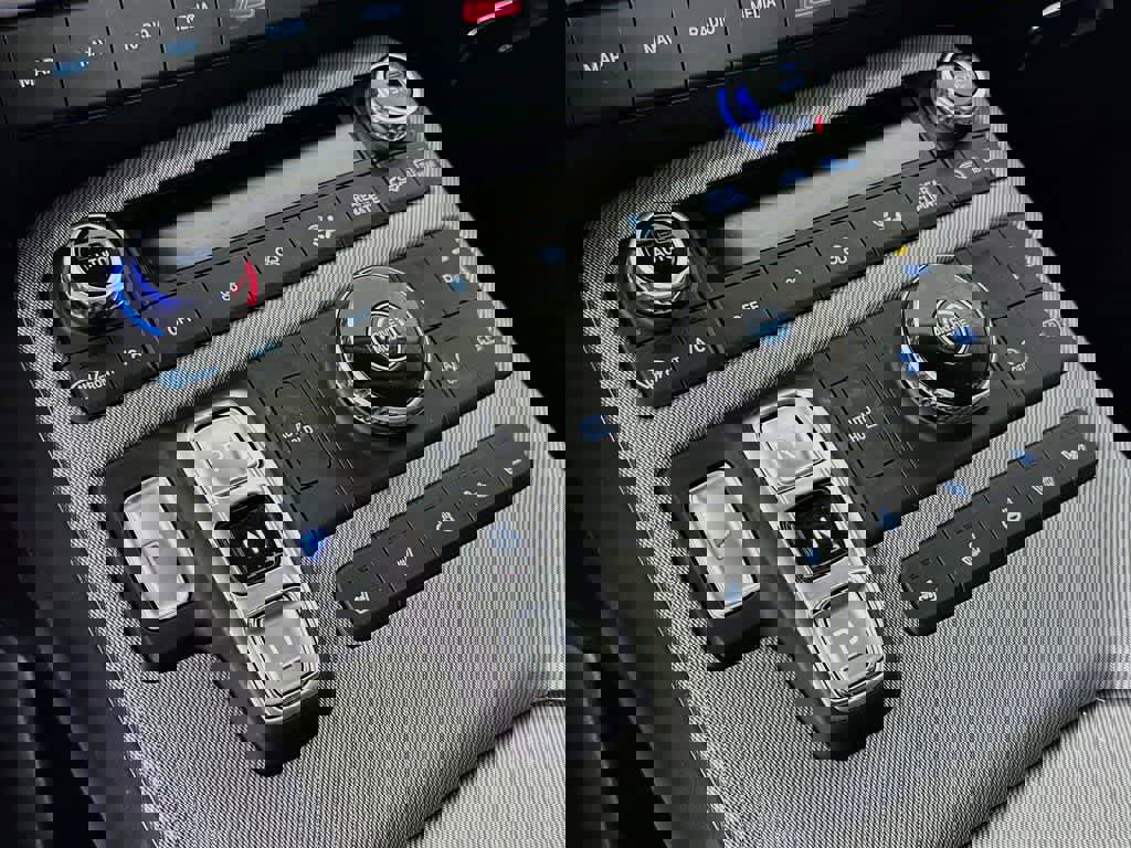 Used 2025 Hyundai Palisade SEL FWD image 17