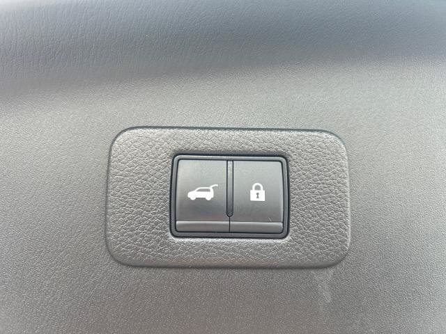 Used 2024 Nissan Armada SL w/ Captain's Chairs Package AWD/4WD image 18