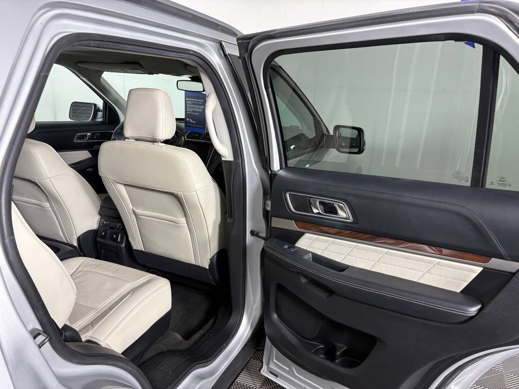Certified 2018 Ford Explorer Platinum AWD/4WD image 39
