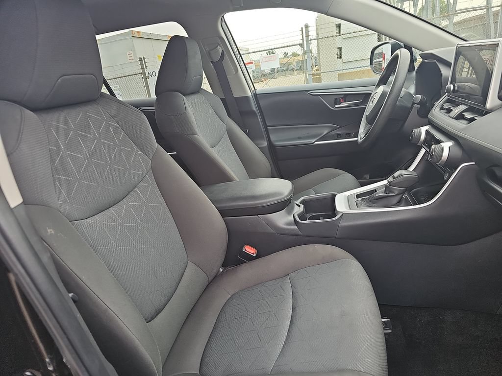 Used 2025 Toyota RAV4 XLE FWD image 10