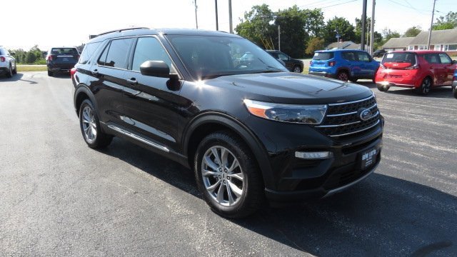 Certified 2022 Ford Explorer XLT w/ Equipment Group 202A image 7