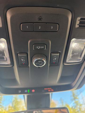 Used 2022 GMC Yukon AT4 AWD/4WD image 32