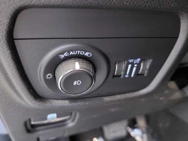 Used 2023 Jeep Grand Cherokee Limited AWD/4WD image 17