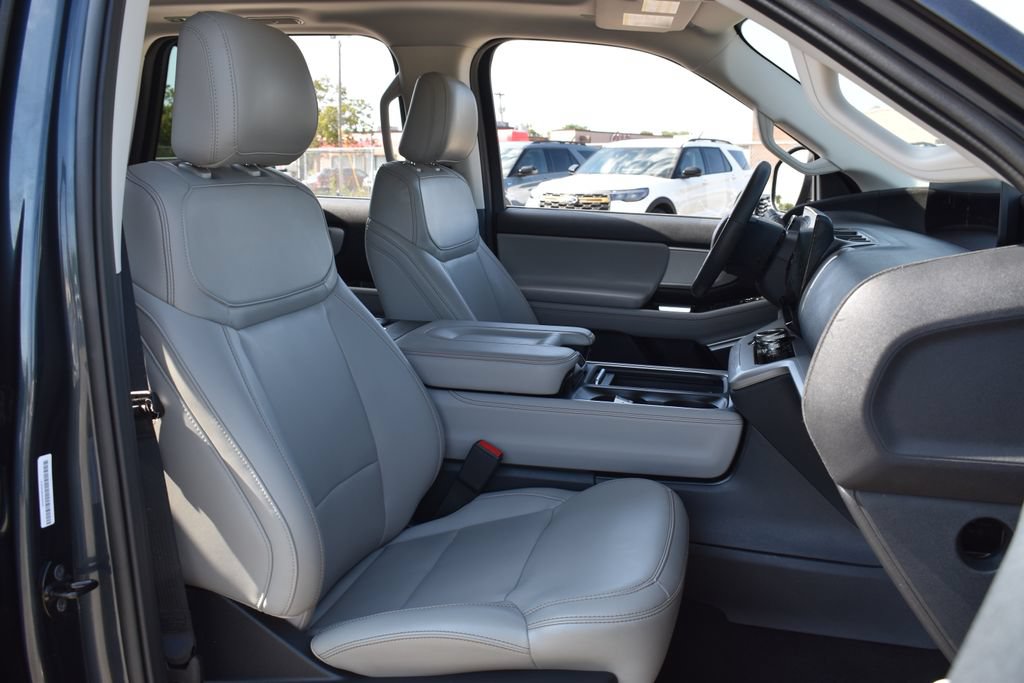 Certified 2025 Ford Expedition Active AWD/4WD image 32