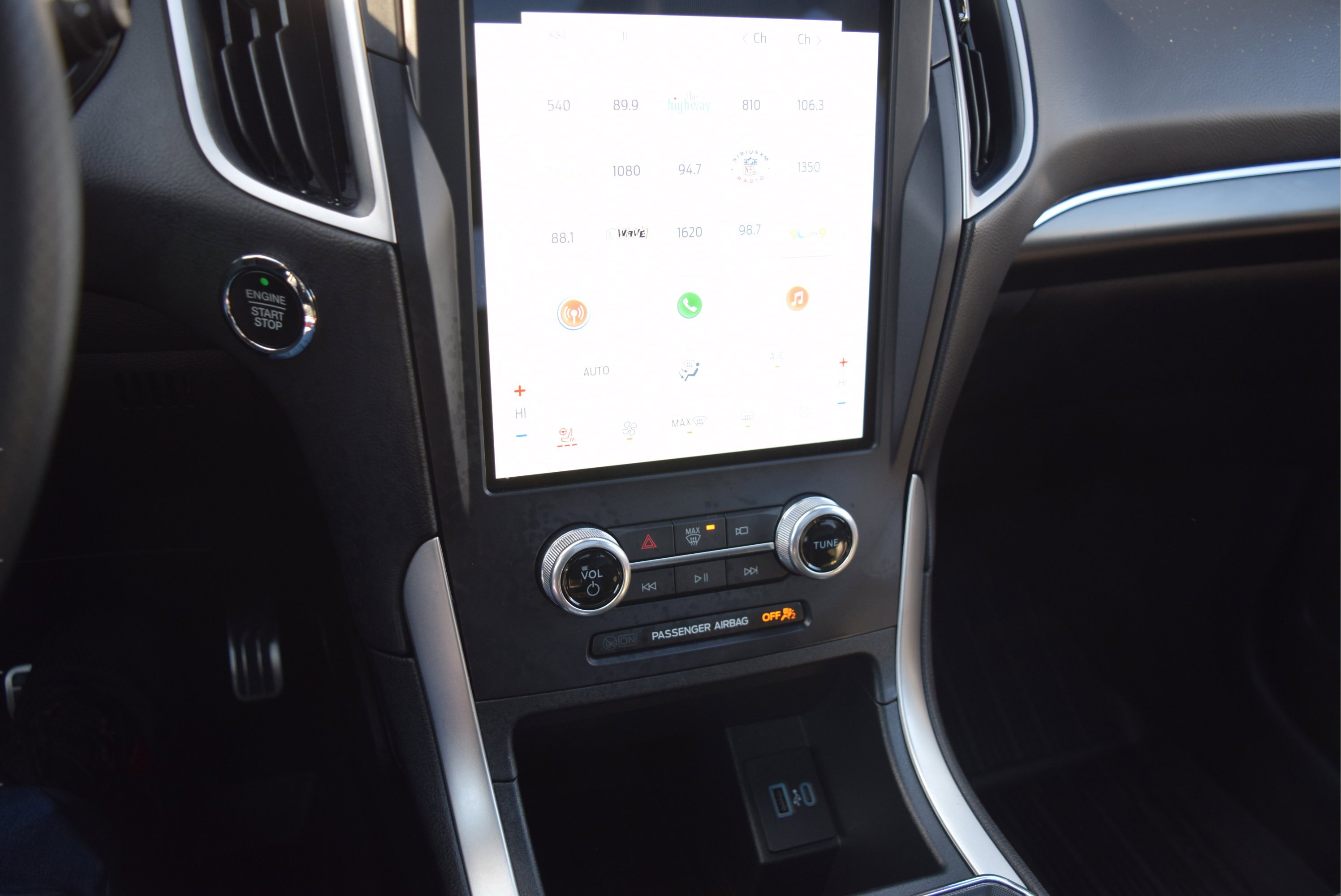 Certified 2022 Ford Edge ST-Line w/ Cargo Accessory Package image 16