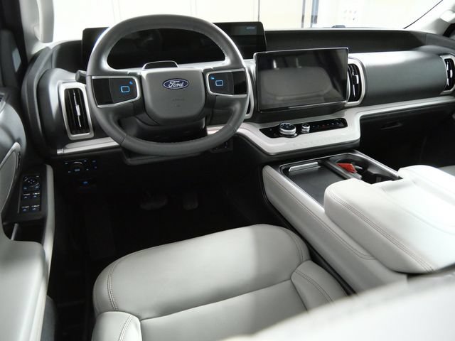 Certified 2025 Ford Expedition Active AWD/4WD image 4