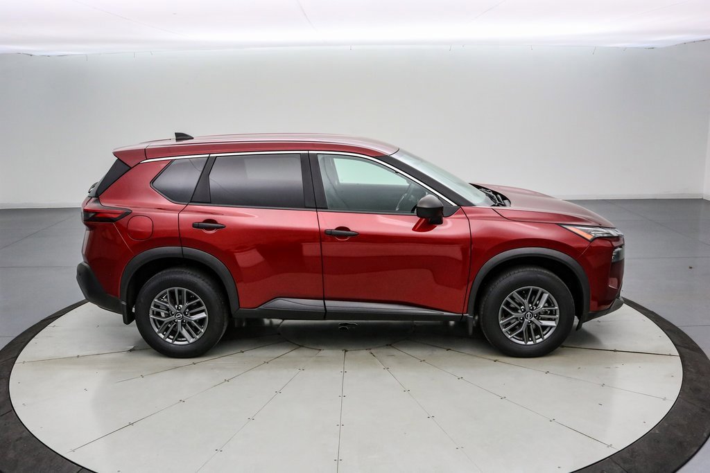 Used 2023 Nissan Rogue S image 6