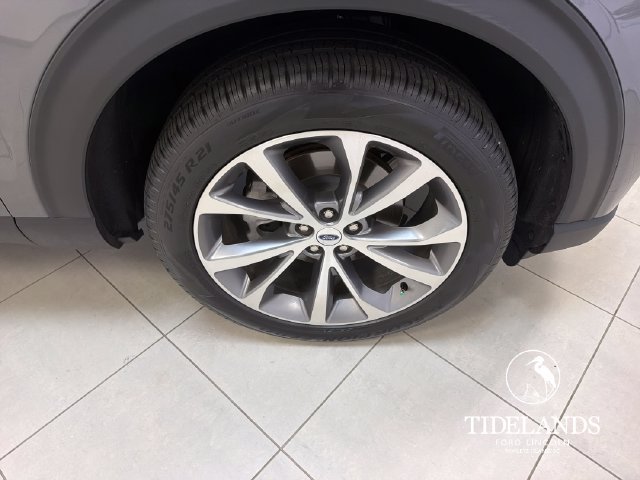 Certified 2025 Ford Explorer Platinum w/ Ultimate Package AWD/4WD image 34