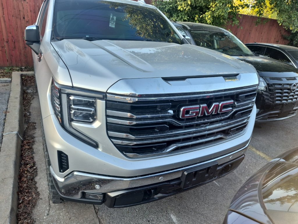 Used 2022 GMC Sierra 1500 SLT w/ SLT Premium Plus Package AWD/4WD image 32