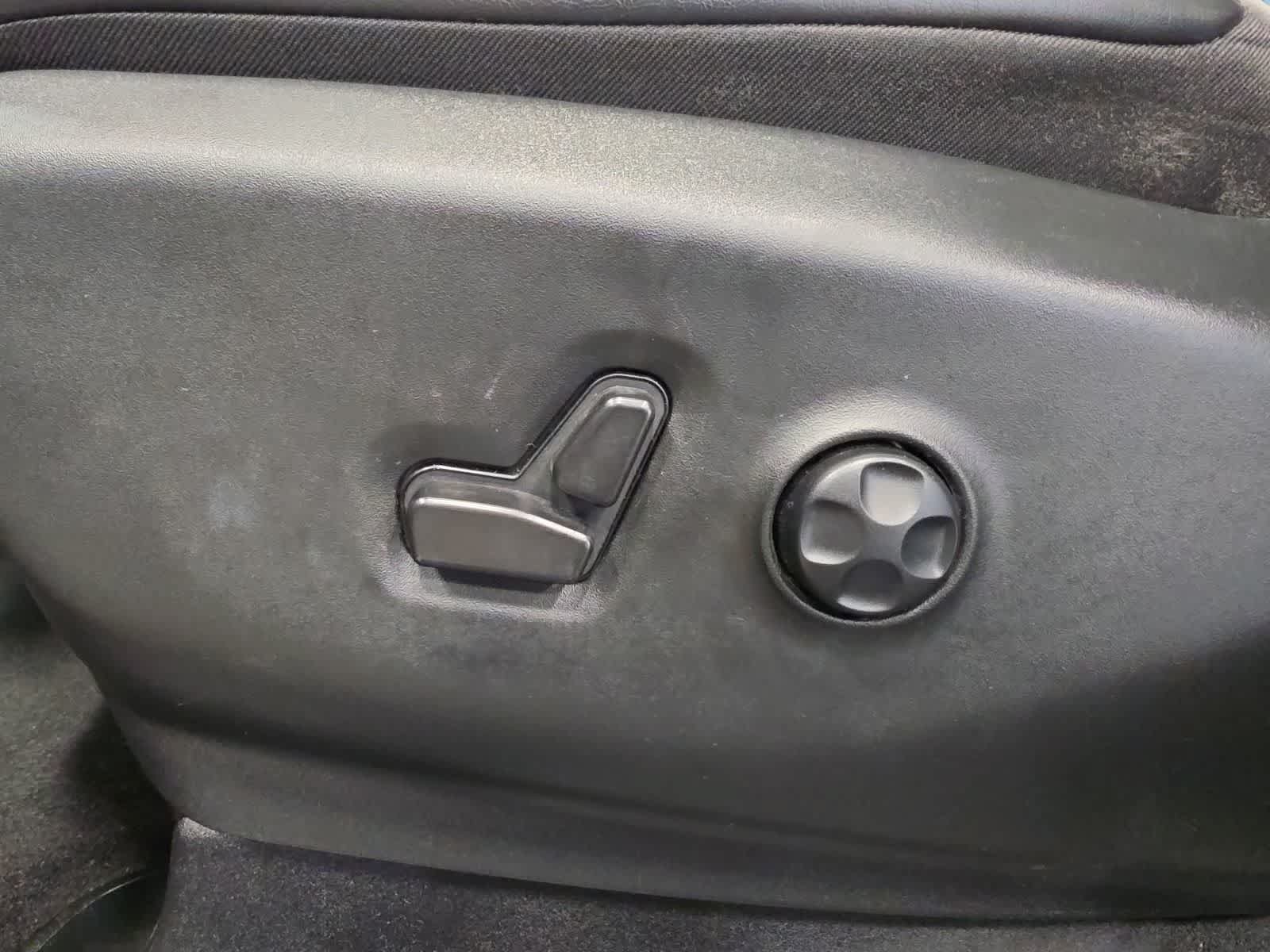 Used 2025 Chrysler Pacifica Limited FWD image 17