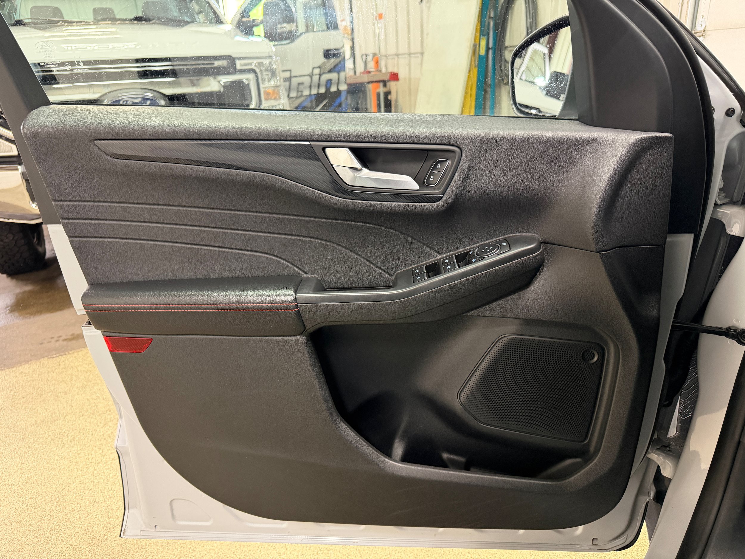 Certified 2025 Ford Escape ST-Line Select AWD/4WD image 13